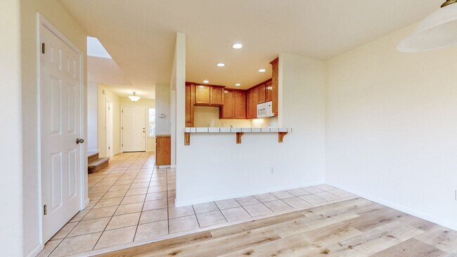 Building Photo - 4740-4744 Starbuck
