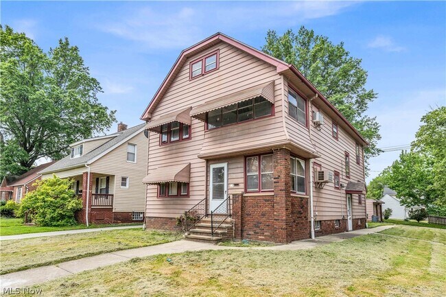 Building Photo - 954 E 239th St