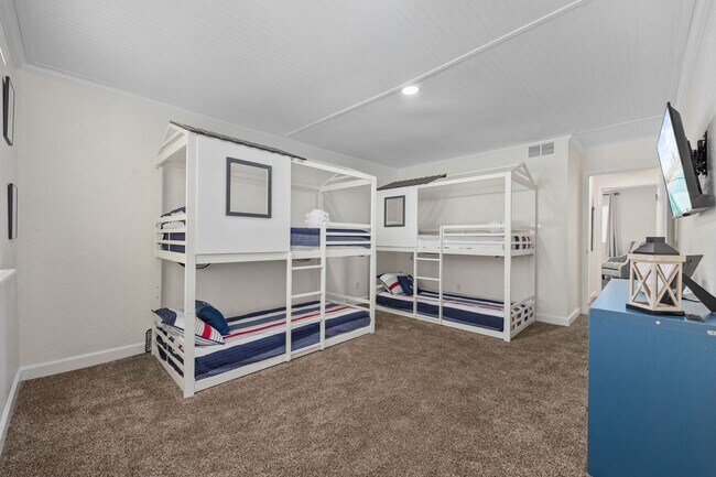 Building Photo - All Inclusive Seasonal Rental Available Oc...