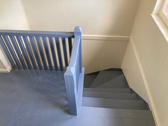 Building Photo - 110 E Hickory St