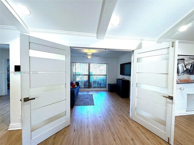 Building Photo - 4905 Bayberry Ln