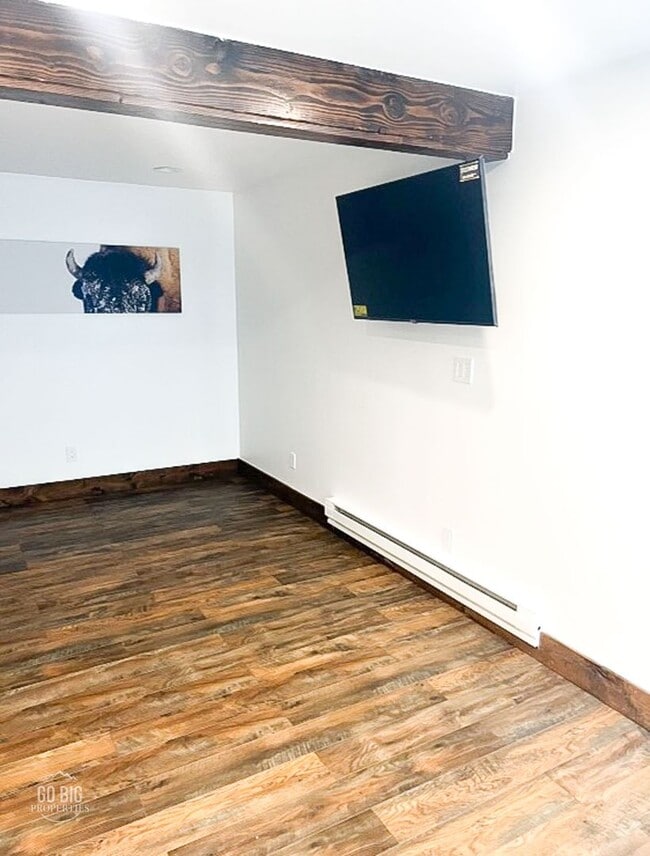 Building Photo - Recently Renovated Hill Condo - SIX MONTH ...