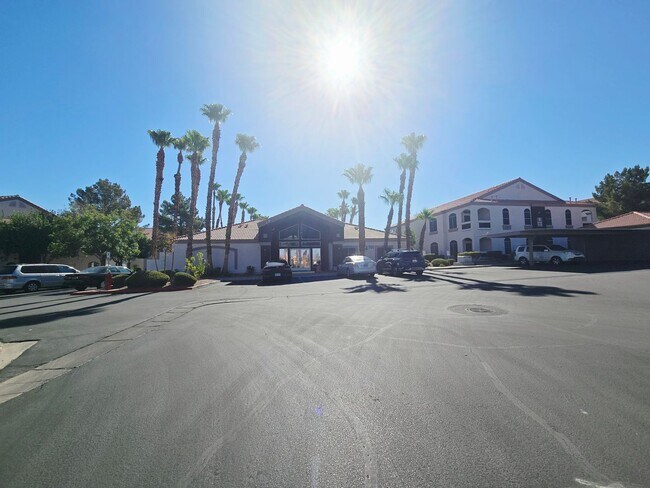 Building Photo - CHARMING 2BD/2BA CONDO IN HENDERSON! W/ COMMUNITY POOL