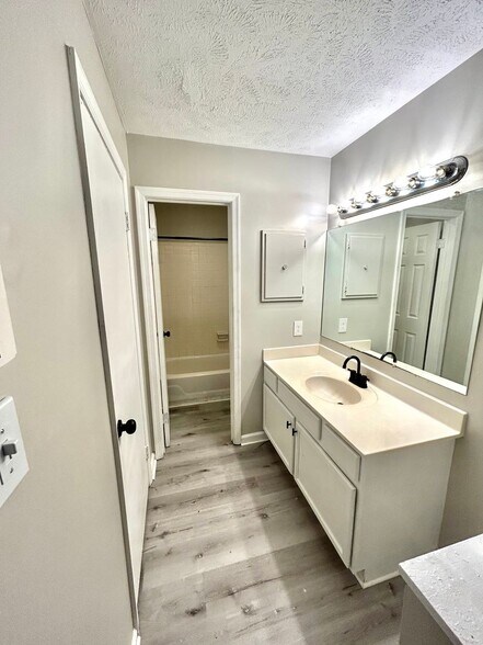 Interior Photo - Claremont Hills