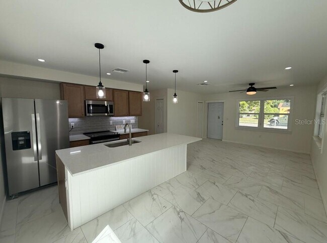 Building Photo - 1809 5th Ave W