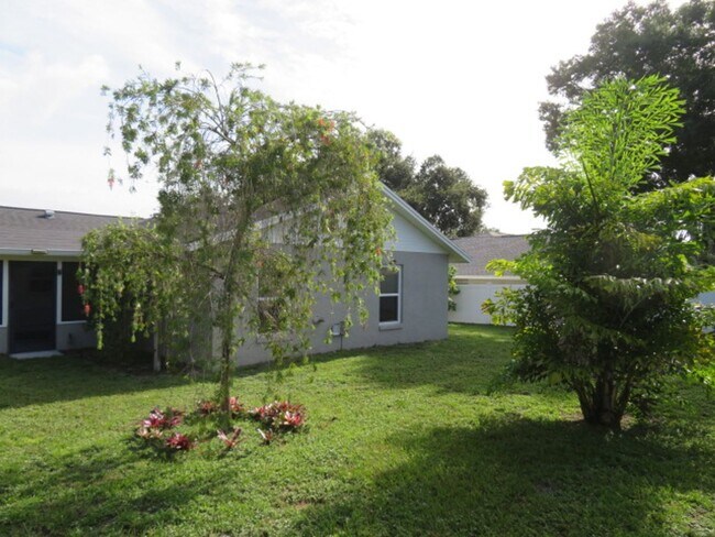 Building Photo - 839 Rosemere Cir