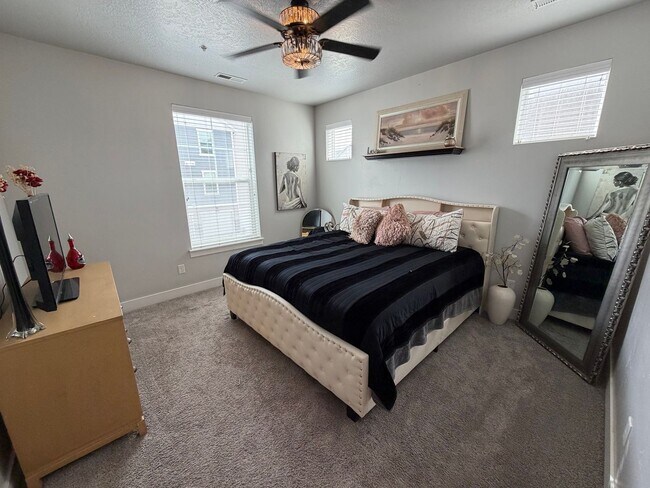 Building Photo - Beautiful 3-Bedroom Condo in Herriman! (Dog-Friendly)
