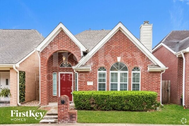 Building Photo - 3225 Continental Dr