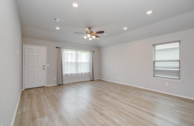 Building Photo - 2030 Brixham Bluff Ln