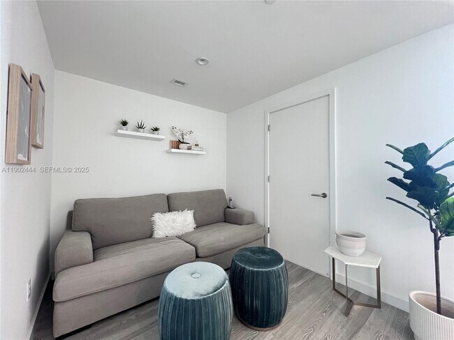 Building Photo - 501 NE 31st St