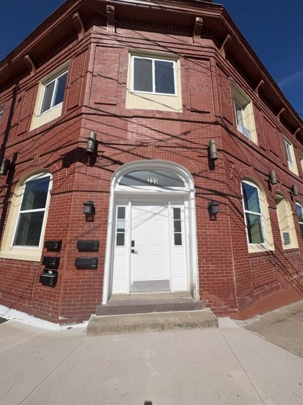 Building Photo - 730 N Main St