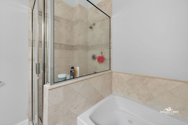 Building Photo - Luxurious Fully Furnished Penthouse Retreat in the Heart of Chicago's Desirable Near West Side