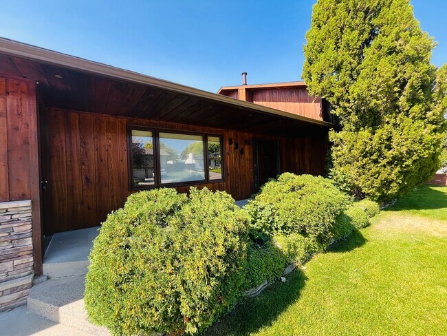 Building Photo - Beautiful 5 bed/3 Bath Home in Heights