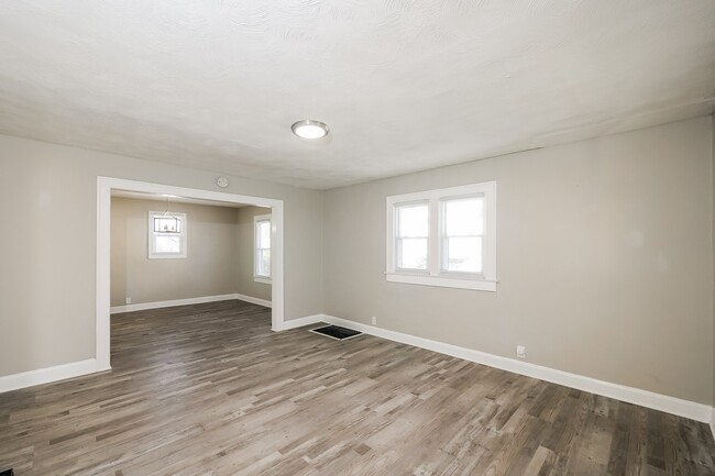 Building Photo - 3772 N Parker Ave