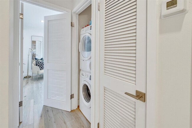 Building Photo - 1991 NE 15th Ave