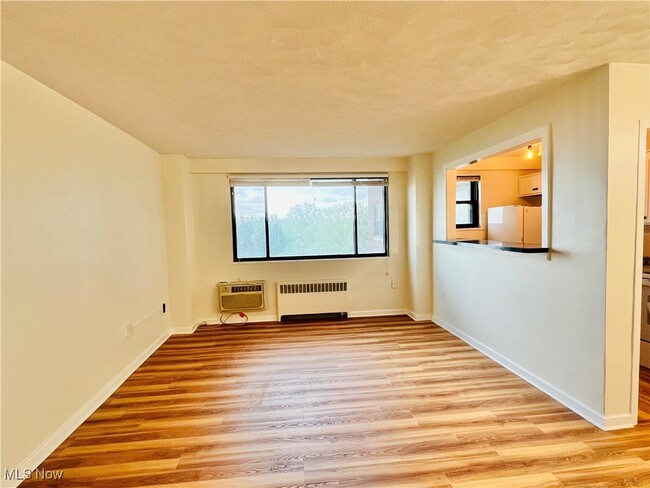 Building Photo - 11720 Edgewater Dr