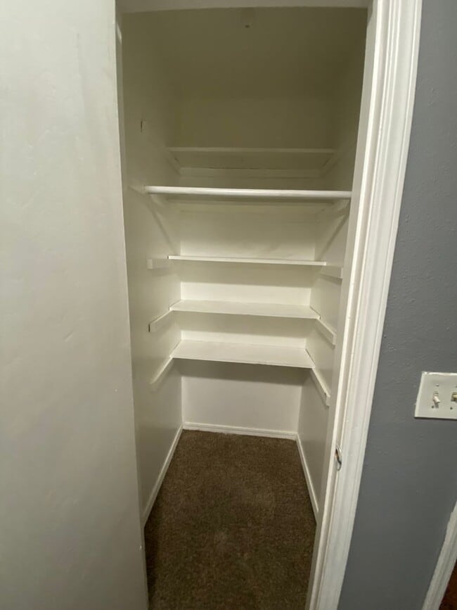 Building Photo - 2 Bedroom 1.5 Bath Apt at the Monterey Square Apts NW OKC