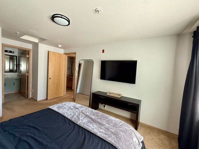 Building Photo - Burien Condo