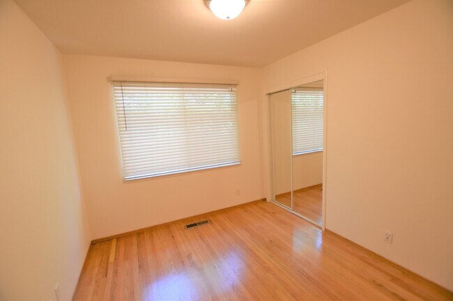 Building Photo - Beautiful 1,396 square foot home situated ...