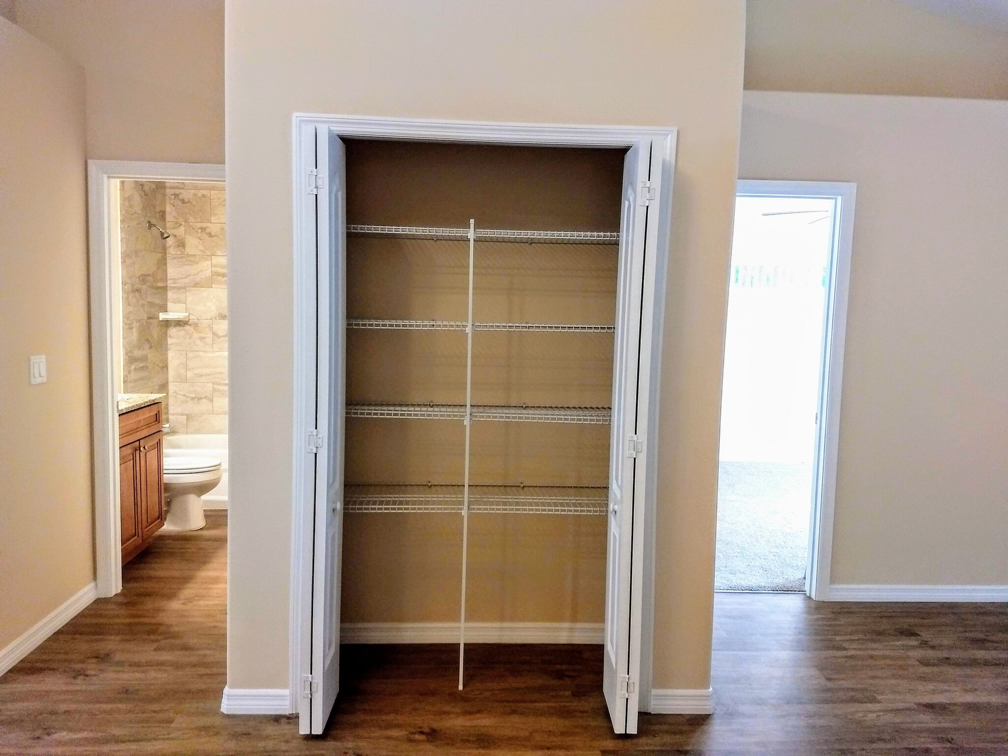 Linen/Pantry - 9428 N Travis Dr