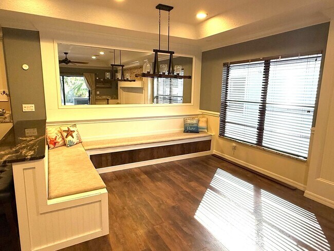 Building Photo - NEWLY LISTED!! Beautifully Updated 3-Bed/2-Bath Home in Sarasota!