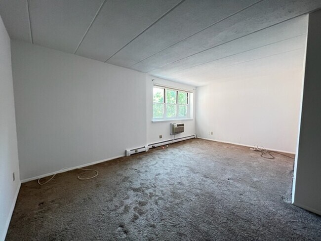 Building Photo - 27 Northill St
