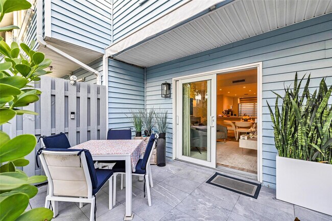 Building Photo - 1991 NE 15th Ave