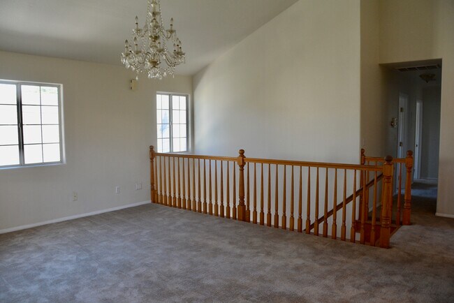 Building Photo - 548 N Windsor Blvd