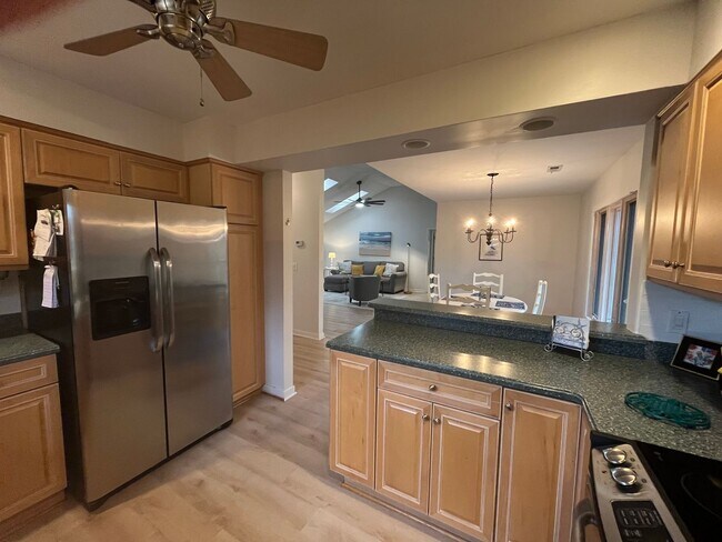 Building Photo - 6-month SUMMER rental within minutes of Wrightsville Beach!