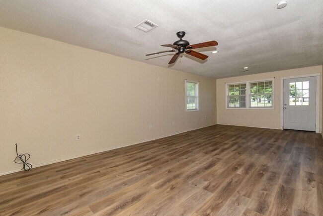 Building Photo - 195 FM 1564