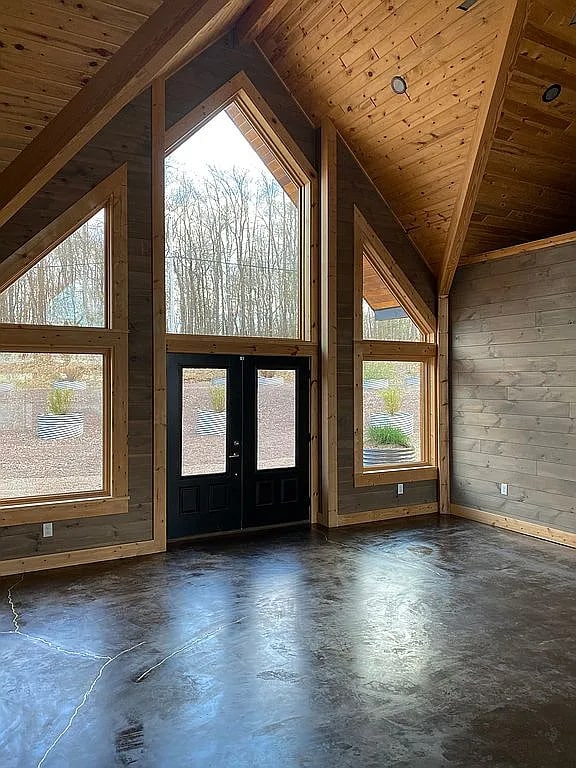 Building Photo - 978 Lakeview Dr