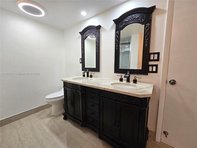 Building Photo - 7400 Radice Ct