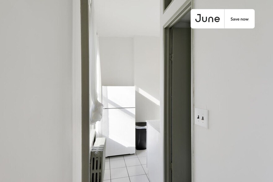 Building Photo - 824 9th Ave