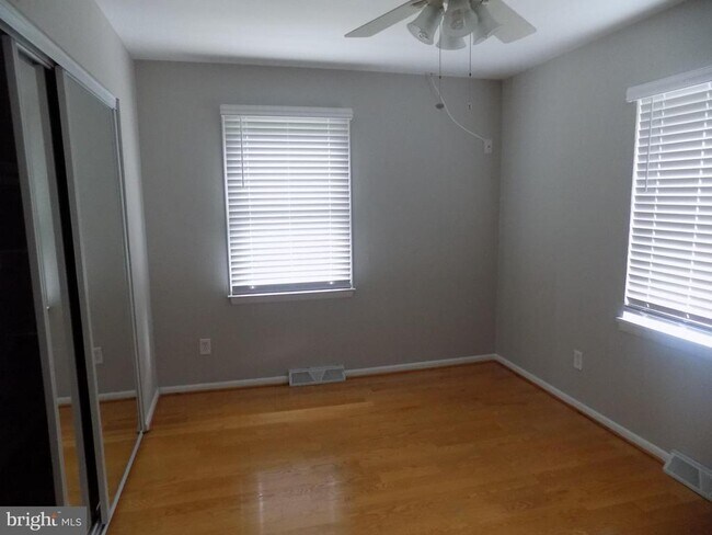 Building Photo - 313 Glenville Rd