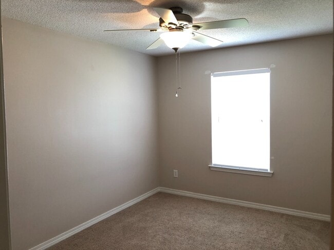Building Photo - Gulf Breeze - Grand Ridge - 4 bedroom, 2.5...