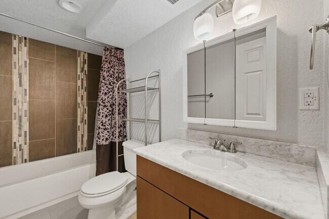Building Photo - All you want in a home! 5 bed 3 bath ranch...