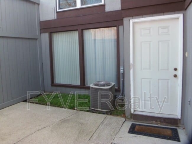 Building Photo - 751 Worthington Forest Pl