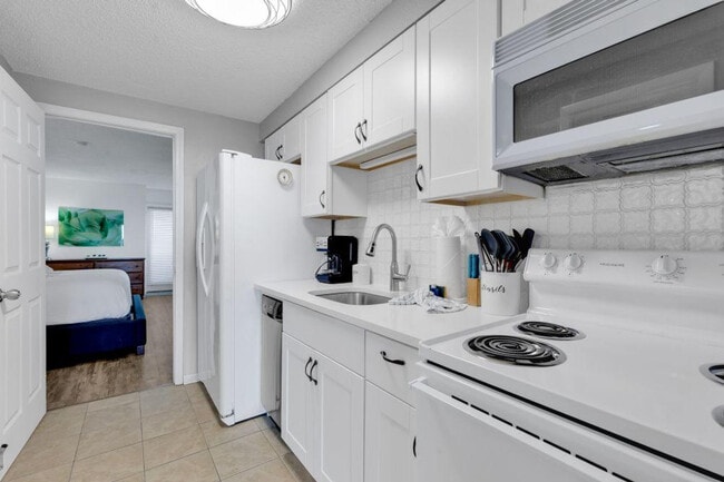 Building Photo - 2406 N Ocean Blvd