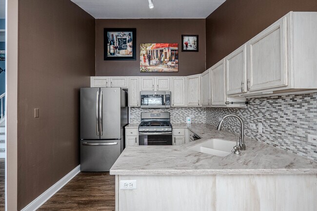 Building Photo - 226 E Conley Dr