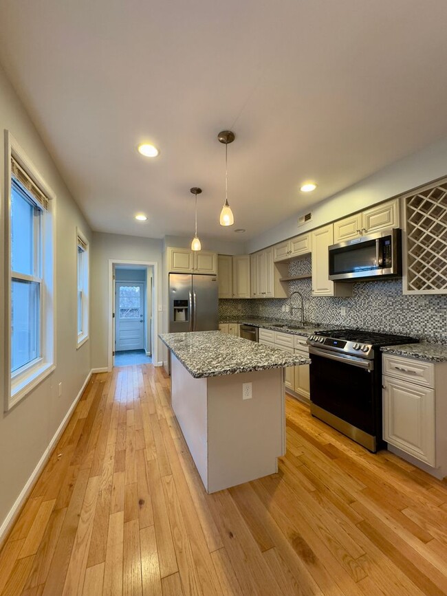 Building Photo - Modern 2-Bedroom Townhome with Stylish Ame...