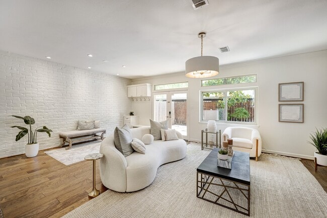 Building Photo - 3815 Wakeforest St