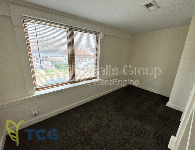 Building Photo - 227 Creve Coeur St