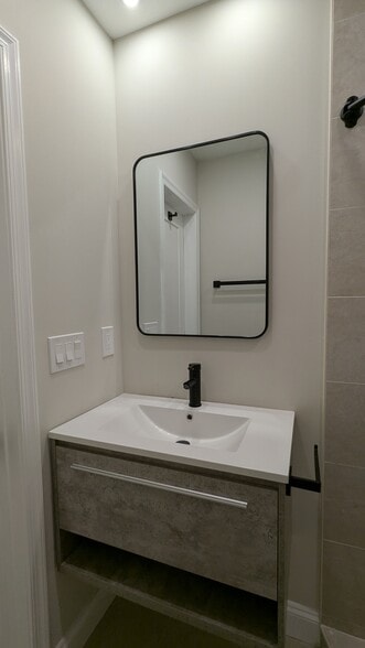 Building Photo - 628 Portland St