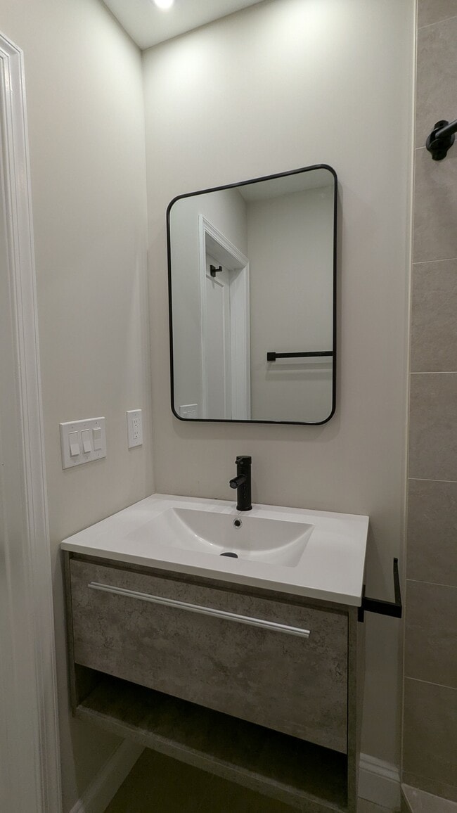 Building Photo - 628 Portland St