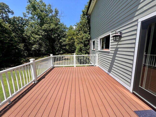 Building Photo - Cranberry - 6 bedroom 4 bathroom - Stunnin...