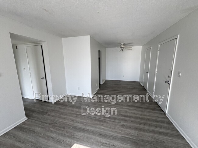 Building Photo - 1039 5th St