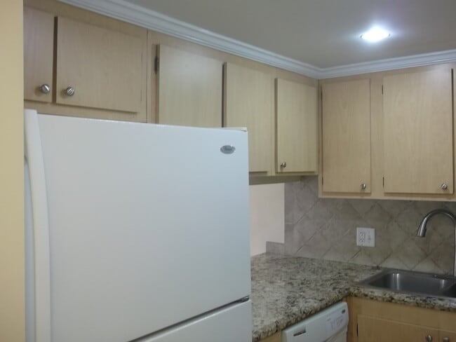 Building Photo - 767 SE 1st Way