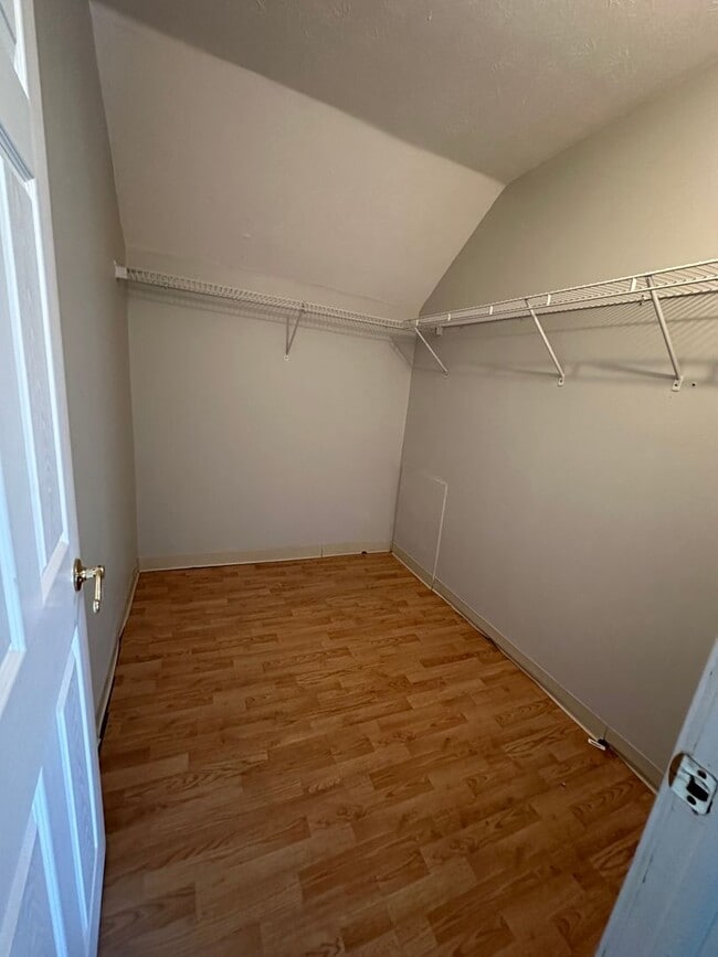Building Photo - CLE Single Family 3 Bed 2 Bath FOR RENT!