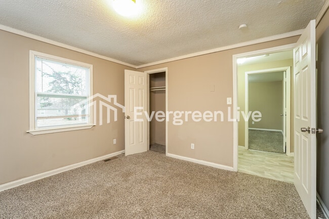 Building Photo - 222 Charles Ave