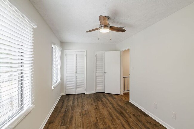 Building Photo - 134 Fernbanks Ct